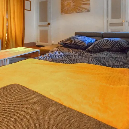 Διαμέρισμα Cozy In *